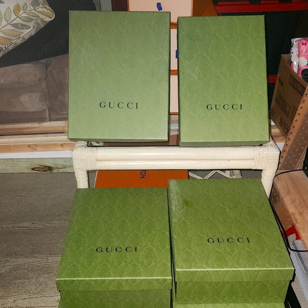EMPTY gucci box